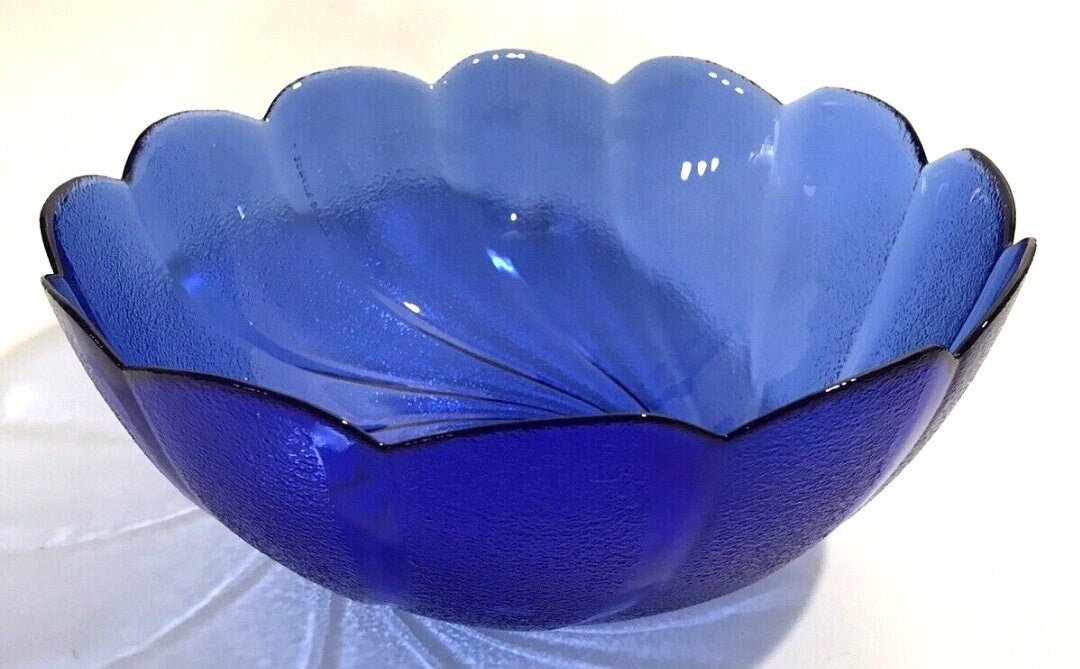 Arcoroc Cobalt Swirl Bowl Console or Centerpiece Scalloped Edge Textured Glass - Timeless Treasures Emporium1