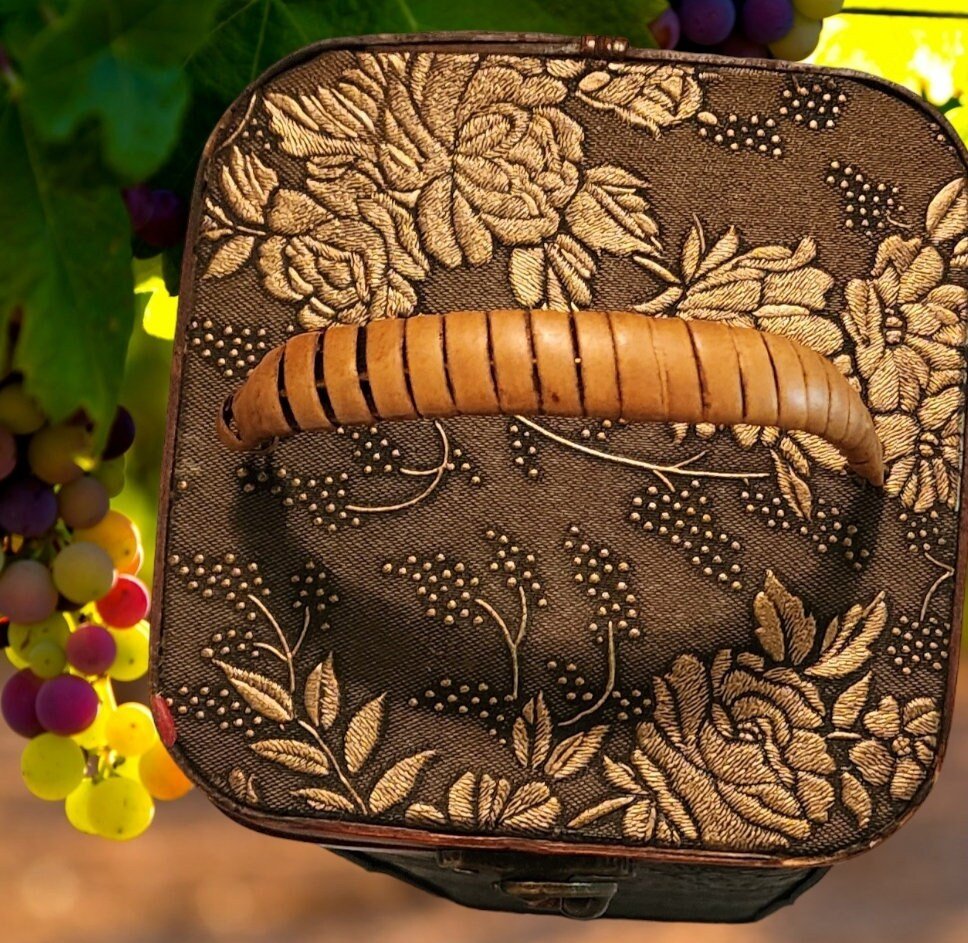 Decorative Faux Distressed Old World Wicker/Rattan Treasure Chest Single Wine Box ~ 14" - Timeless Treasures Emporium1