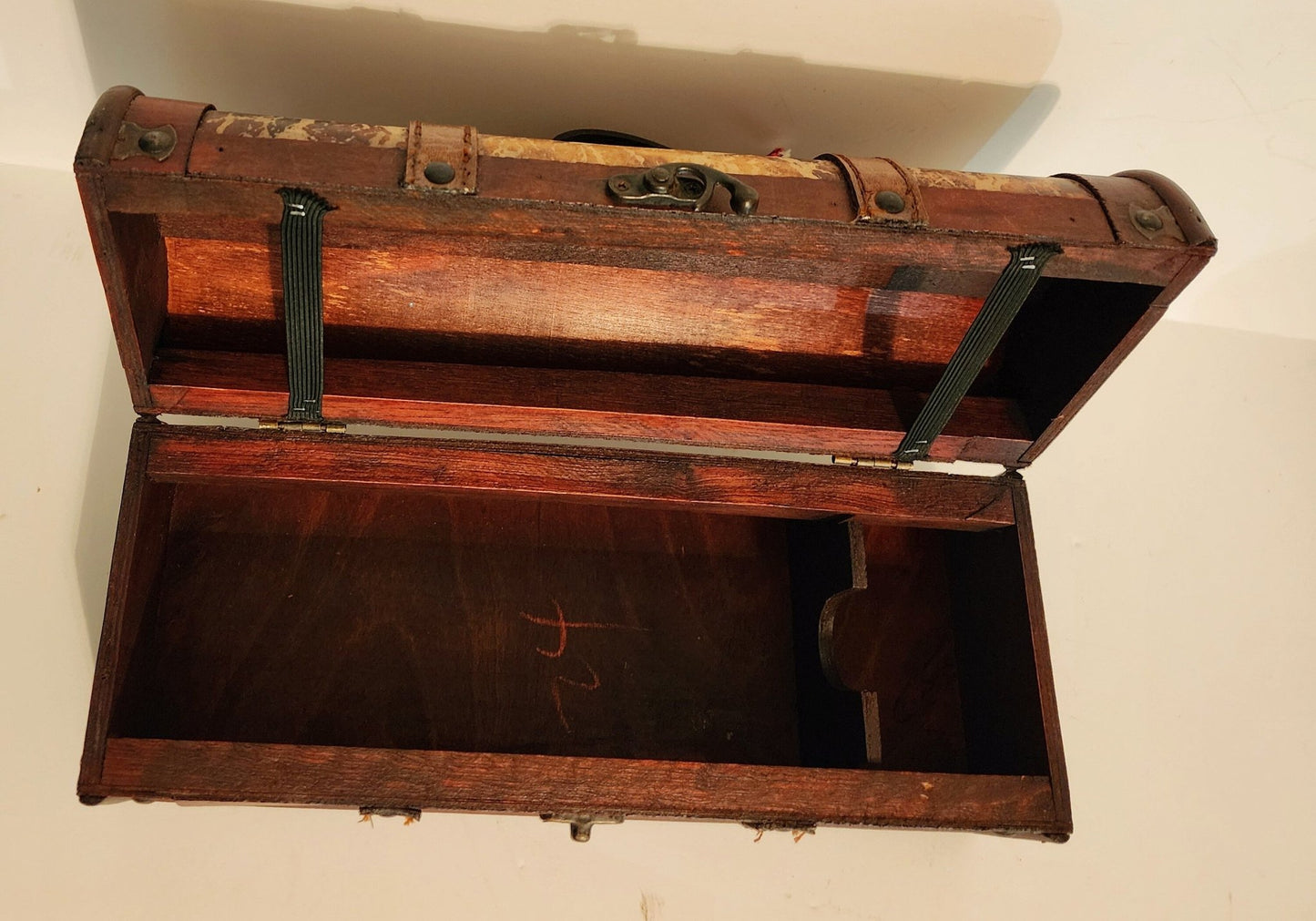 Decorative Faux Distressed Old World Wicker/Rattan Treasure Chest Single Wine Box ~ 14" - Timeless Treasures Emporium1