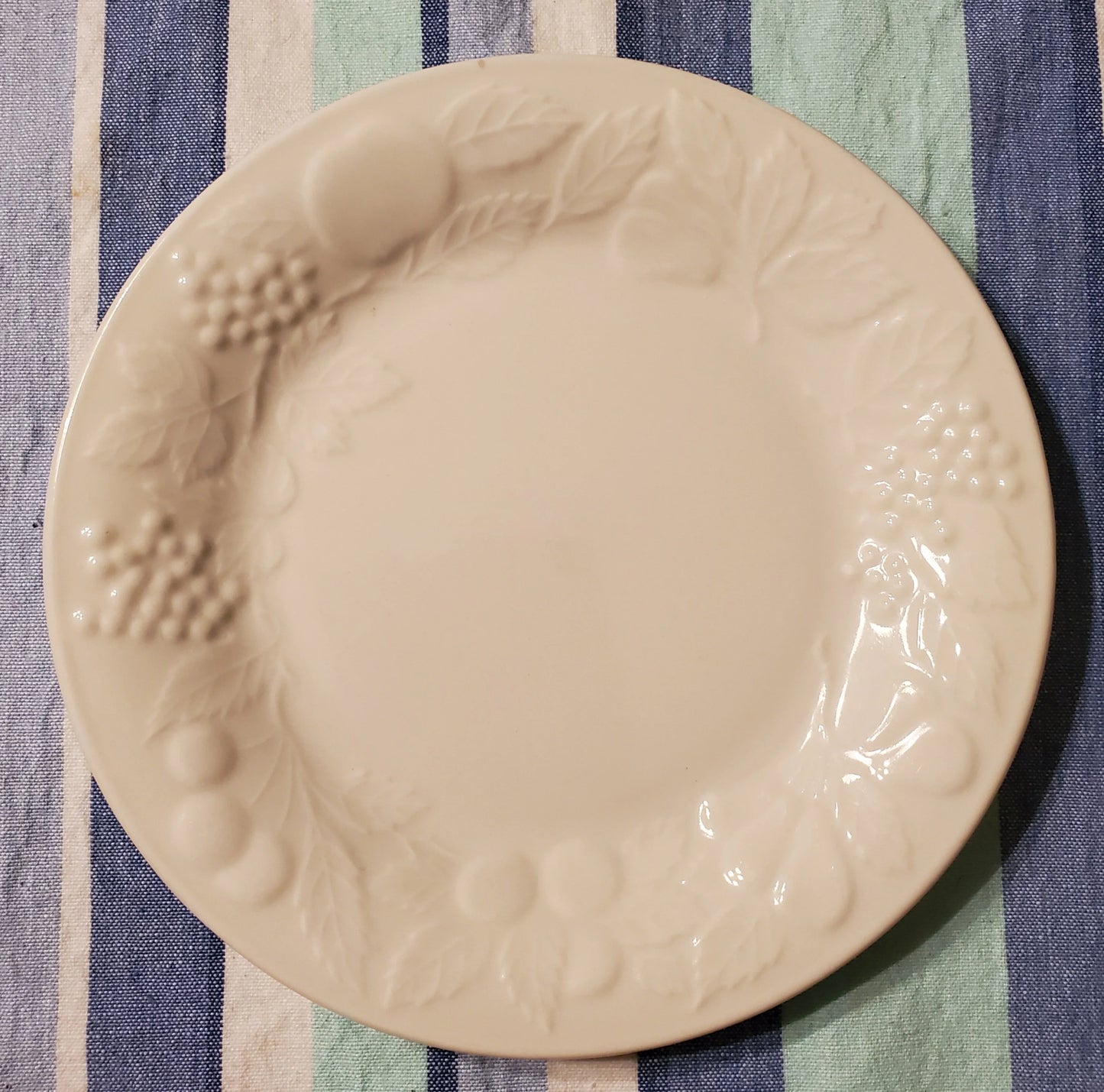 Two (2) Gibson Homes White Embossed FRUIT Rim Dinner Plate (Pre-owned) ~ 10 5/8" - Timeless Treasures Emporium1
