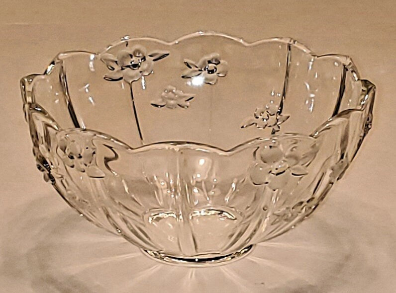 Mikasa Carmen 8.75"D x 4.25"H Crystal Centerpiece Bowl - Timeless Treasures Emporium1
