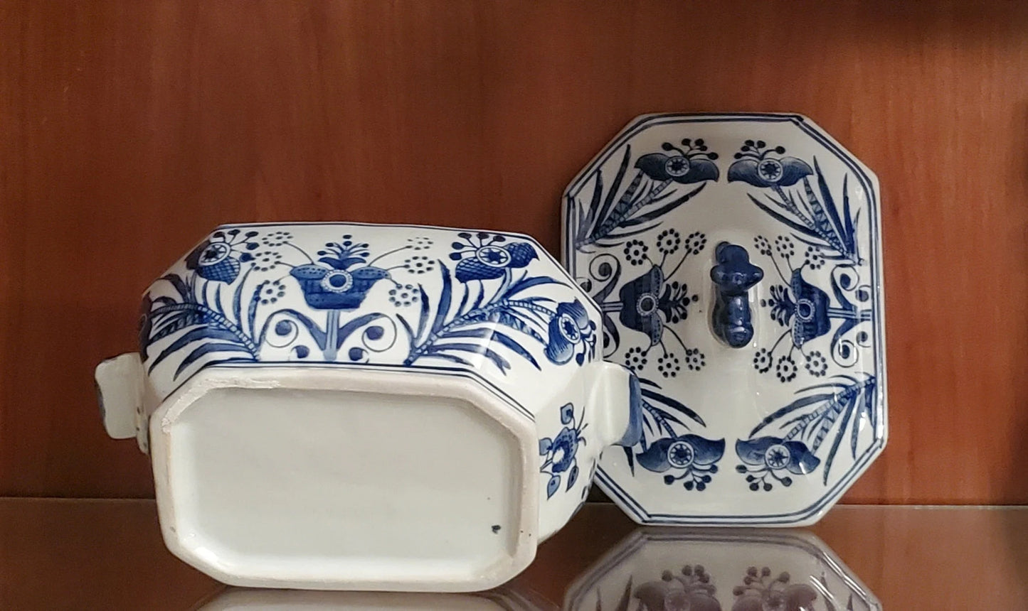Vintage Lion Finial Covered Blue and White Porcelain Kitchen Display collectible Lidded Casserole Dish