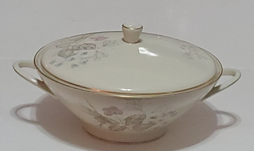 Vintage Rosenthal COVERED SERVING BOWL Pariser Fruhling Bettina Vegetable Serving Bowl with Lid 9" - Timeless Treasures Emporium1