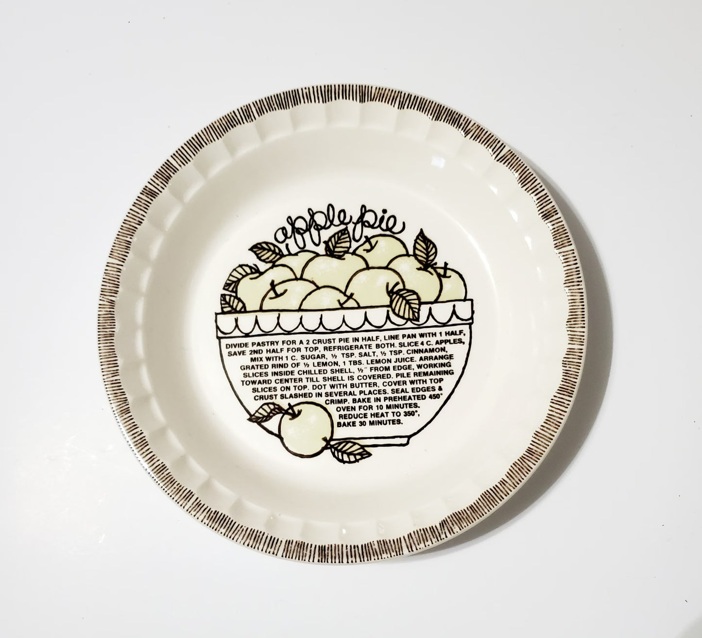 Vintage Royal China Jeannette Deep Dish Apple Pie Plate - Timeless Treasures Emporium1
