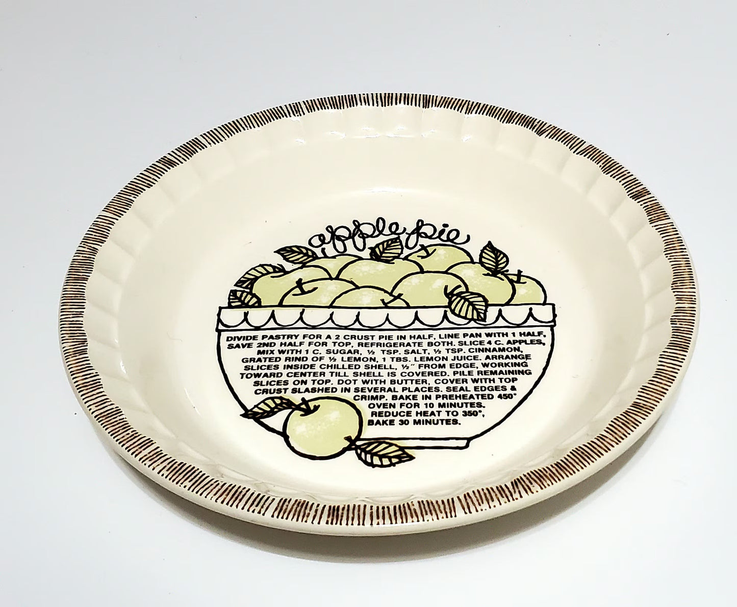 Vintage Royal China Jeannette Deep Dish Apple Pie Plate - Timeless Treasures Emporium1