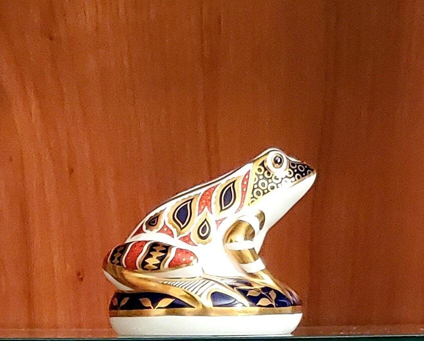Exquisite Royal Crown Derby Frog Paperweight / Figurine - Timeless Treasures Emporium1