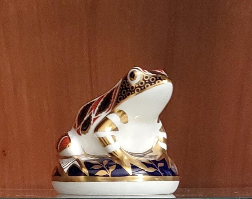 Exquisite Royal Crown Derby Frog Paperweight / Figurine - Timeless Treasures Emporium1