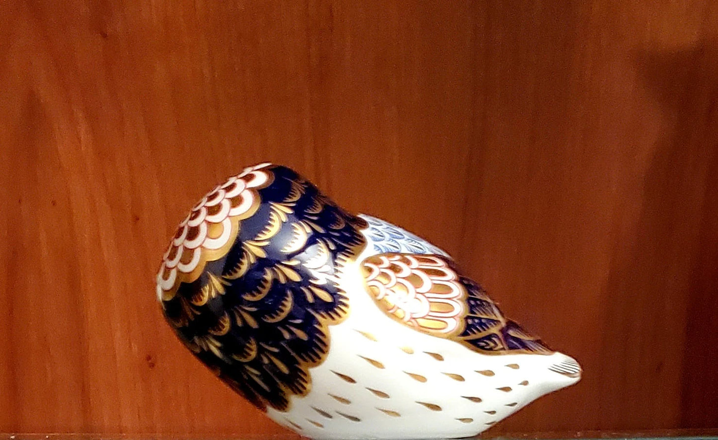 Exquisite Royal Crown Derby Imari Reclining Owl Paperweight / Figurine with Gold Seal Stopper - Timeless Treasures Emporium1