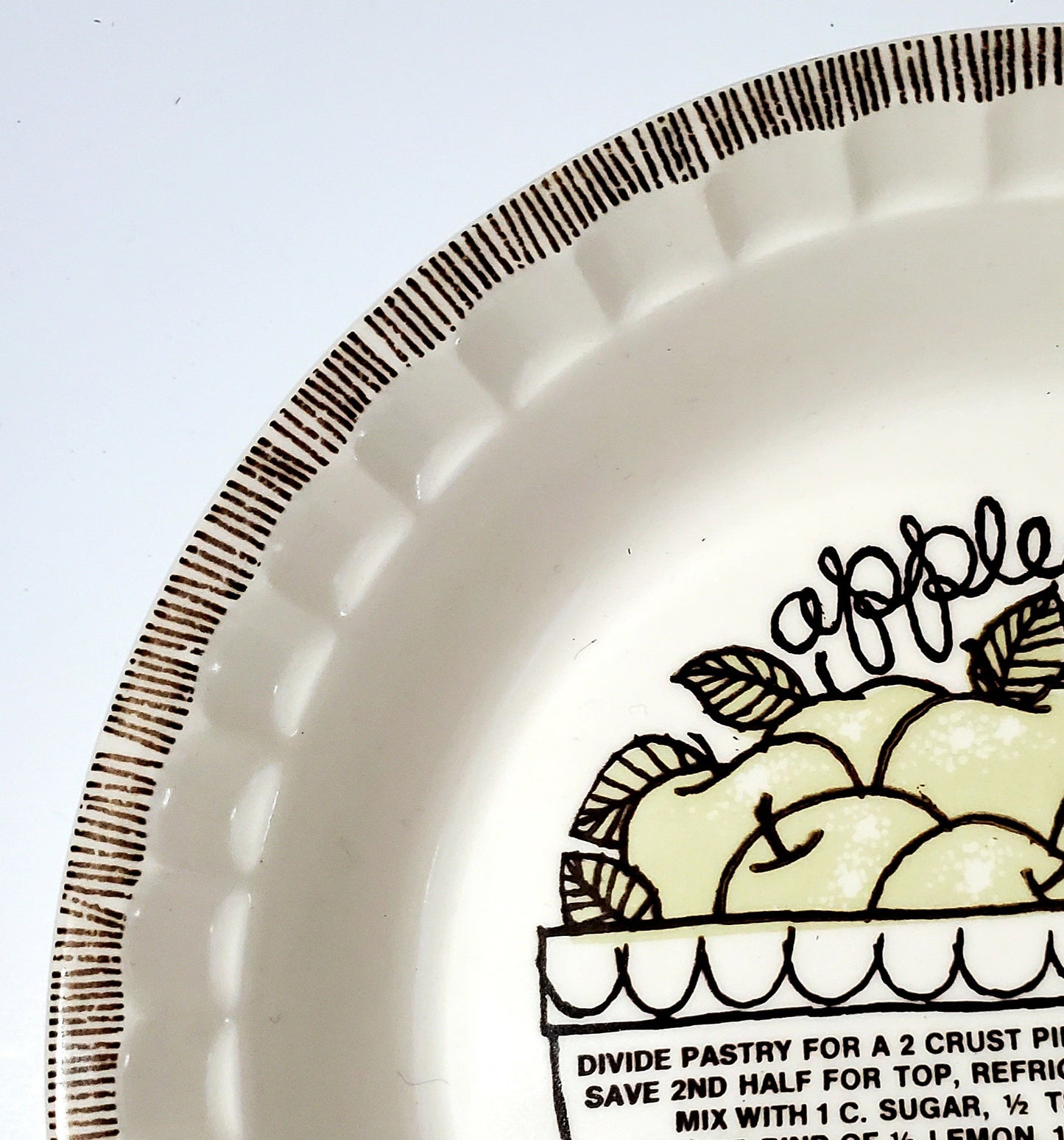 Vintage Royal China Jeannette Deep Dish Apple Pie Plate - Timeless Treasures Emporium1