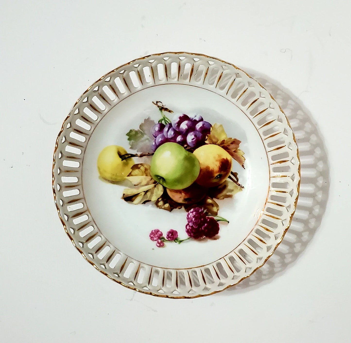 RW Bavaria Mid-Century Round Pierced/Reticulated Fruit Bowl w/Gold Trim ~ 8"