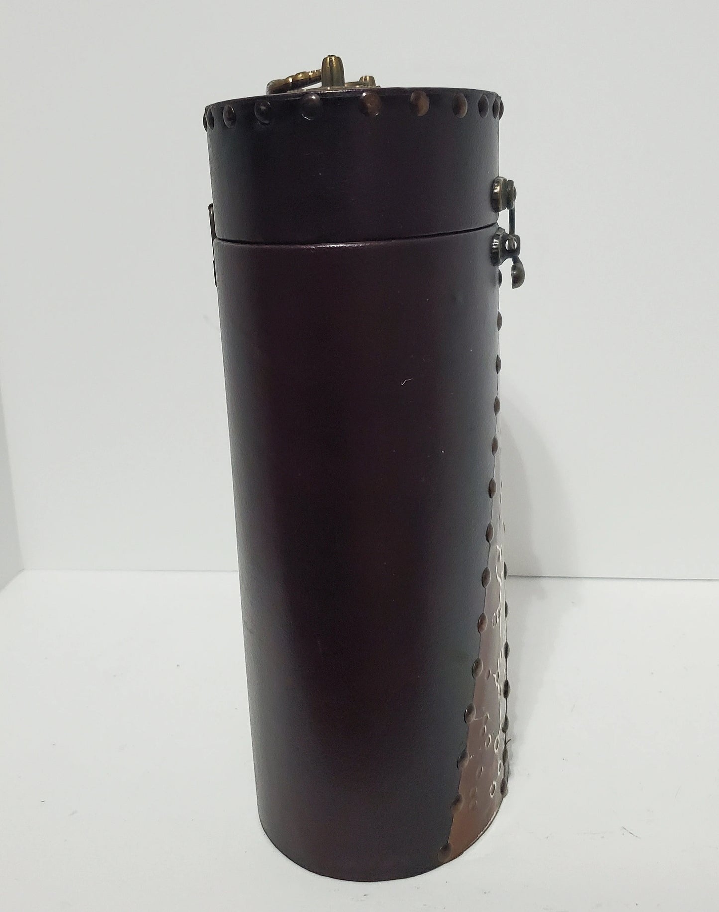 Decorative Distressed Old World Faux Leather & Oval Storage Carrier Wine Box for Single Bottle - Timeless Treasures Emporium1