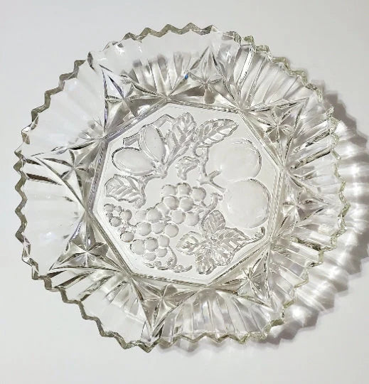 Federal Pioneer Pattern Georgian Clear Pressed Depression Glass Bowl Fruit/Grape Embossed Center Crimped Edges Rim Large Soup Bowl ~ 10.5" - Timeless Treasures Emporium1