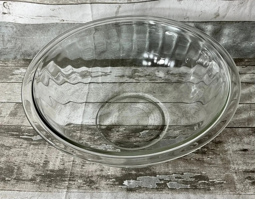 Pyrex Vintage Clear Ribbed / Sculpted Glass Nesting Mixing Bowl - #325 - 2.5 Qt.
