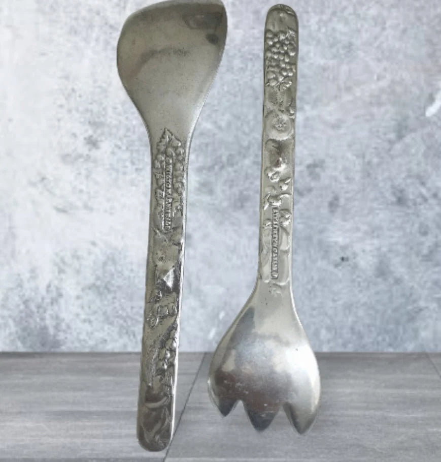 Vintage Wilton Co. Armetale RWP William And Mary Large Heavy 12.75" x 3" Pewter Center Round Salid/Fruit Serving Bowl Aluminum with Utensils - Timeless Treasures Emporium1
