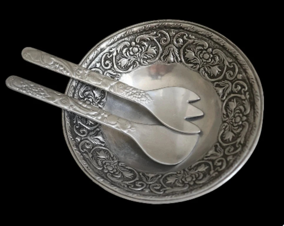 Vintage Wilton Co. Armetale RWP William And Mary Large Heavy 12.75" x 3" Pewter Center Round Salid/Fruit Serving Bowl Aluminum with Utensils - Timeless Treasures Emporium1