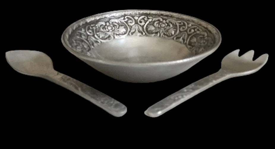 Vintage Wilton Co. Armetale RWP William And Mary Large Heavy 12.75" x 3" Pewter Center Round Salid/Fruit Serving Bowl Aluminum with Utensils - Timeless Treasures Emporium1