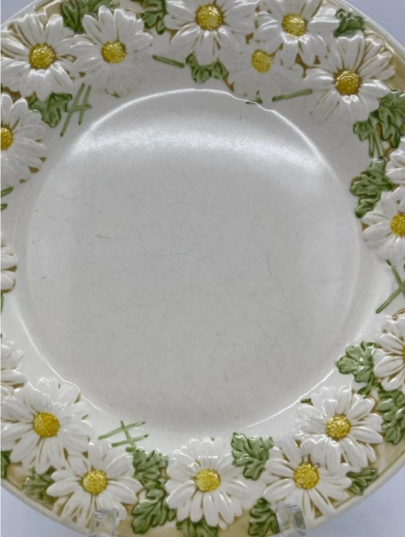 Vintage Mid-Century Hand-Painted Sculped Metlox-Poppytrail Daisy USA Round Dinner Plate ~ 10.5" - Timeless Treasures Emporium1