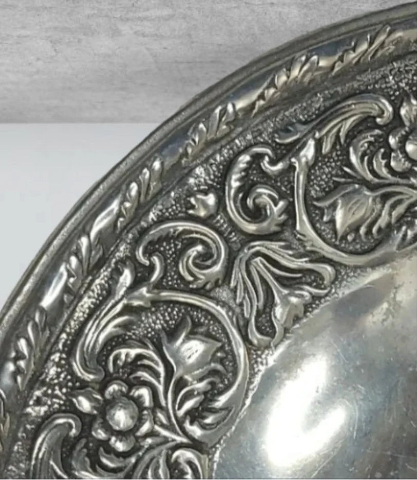 Vintage Wilton Co. Armetale RWP William And Mary Large Heavy 12.75" x 3" Pewter Center Round Salid/Fruit Serving Bowl Aluminum with Utensils - Timeless Treasures Emporium1