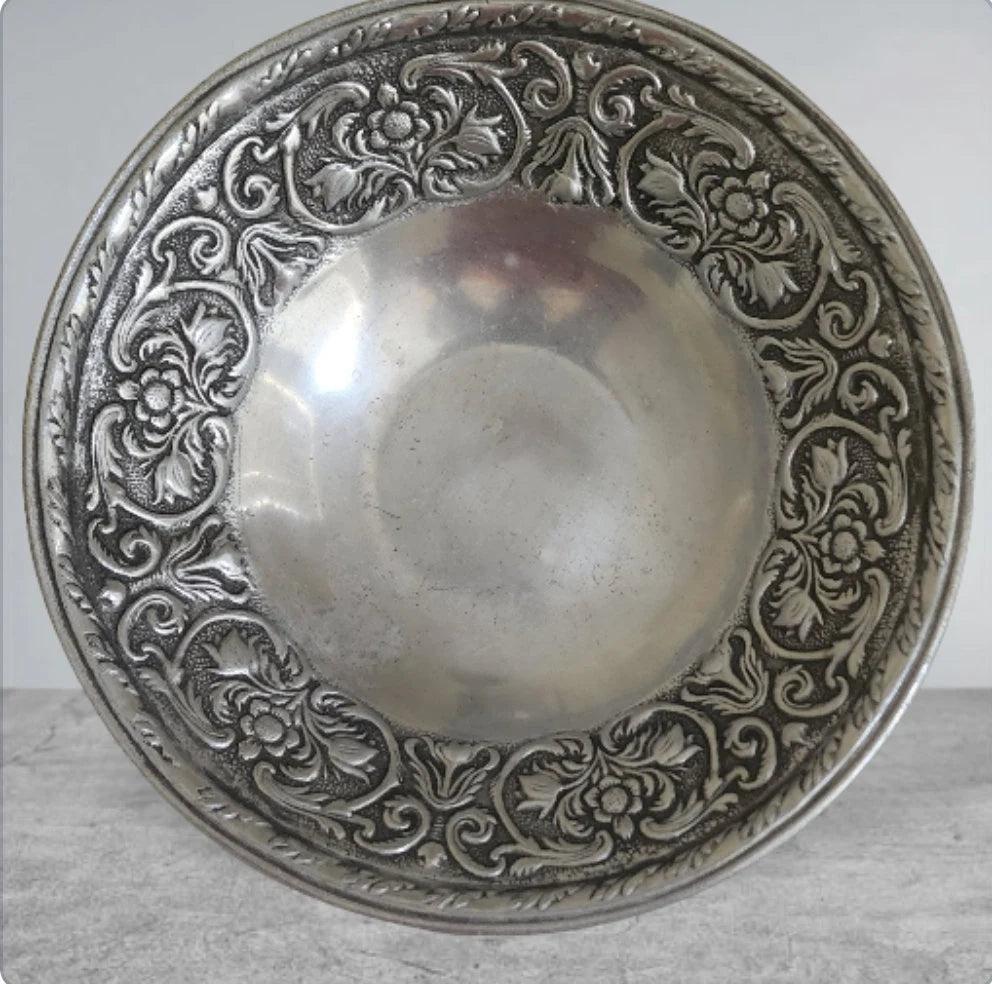 Vintage Wilton Co. Armetale RWP William And Mary Large Heavy 12.75" x 3" Pewter Center Round Salid/Fruit Serving Bowl Aluminum with Utensils - Timeless Treasures Emporium1