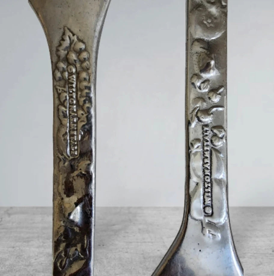 Vintage Wilton Co. Armetale RWP William And Mary Large Heavy 12.75" x 3" Pewter Center Round Salid/Fruit Serving Bowl Aluminum with Utensils - Timeless Treasures Emporium1