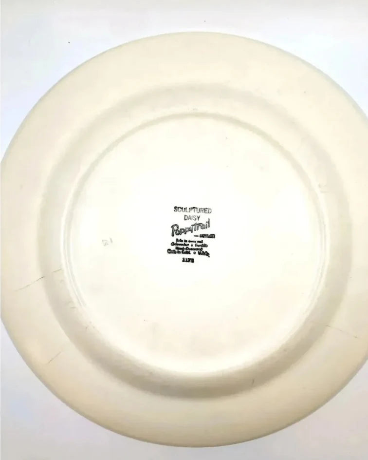 Vintage Mid-Century Hand-Painted Sculped Metlox-Poppytrail Daisy USA Round Dinner Plate ~ 10.5" - Timeless Treasures Emporium1