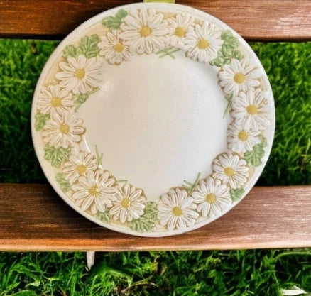 Vintage Mid-Century Hand-Painted Sculped Metlox-Poppytrail Daisy USA Round Dinner Plate ~ 10.5" - Timeless Treasures Emporium1