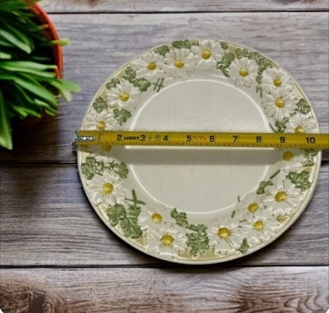 Vintage Mid-Century Hand-Painted Sculped Metlox-Poppytrail Daisy USA Round Dinner Plate ~ 10.5" - Timeless Treasures Emporium1