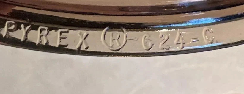 Vintage Pyrex Covered Casserole Dish 024 Bowl 2 QT/1.9L Round Clear Glass Casserole Mixing Bowl 624C with Lid - Timeless Treasures Emporium1