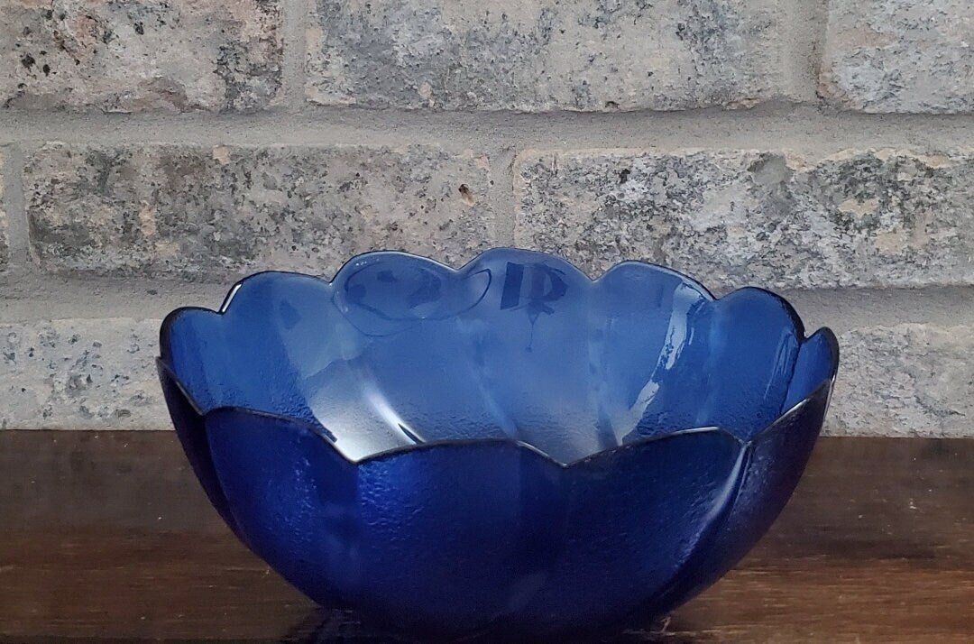 Arcoroc Cobalt Swirl Bowl Console or Centerpiece Scalloped Edge Textured Glass - Timeless Treasures Emporium1