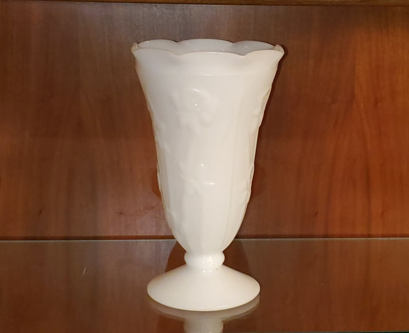 Jeanette Glass Vintage Milk Glass Flower Vase Iris and Herringbone 9 inch - Timeless Treasures  Emporium1