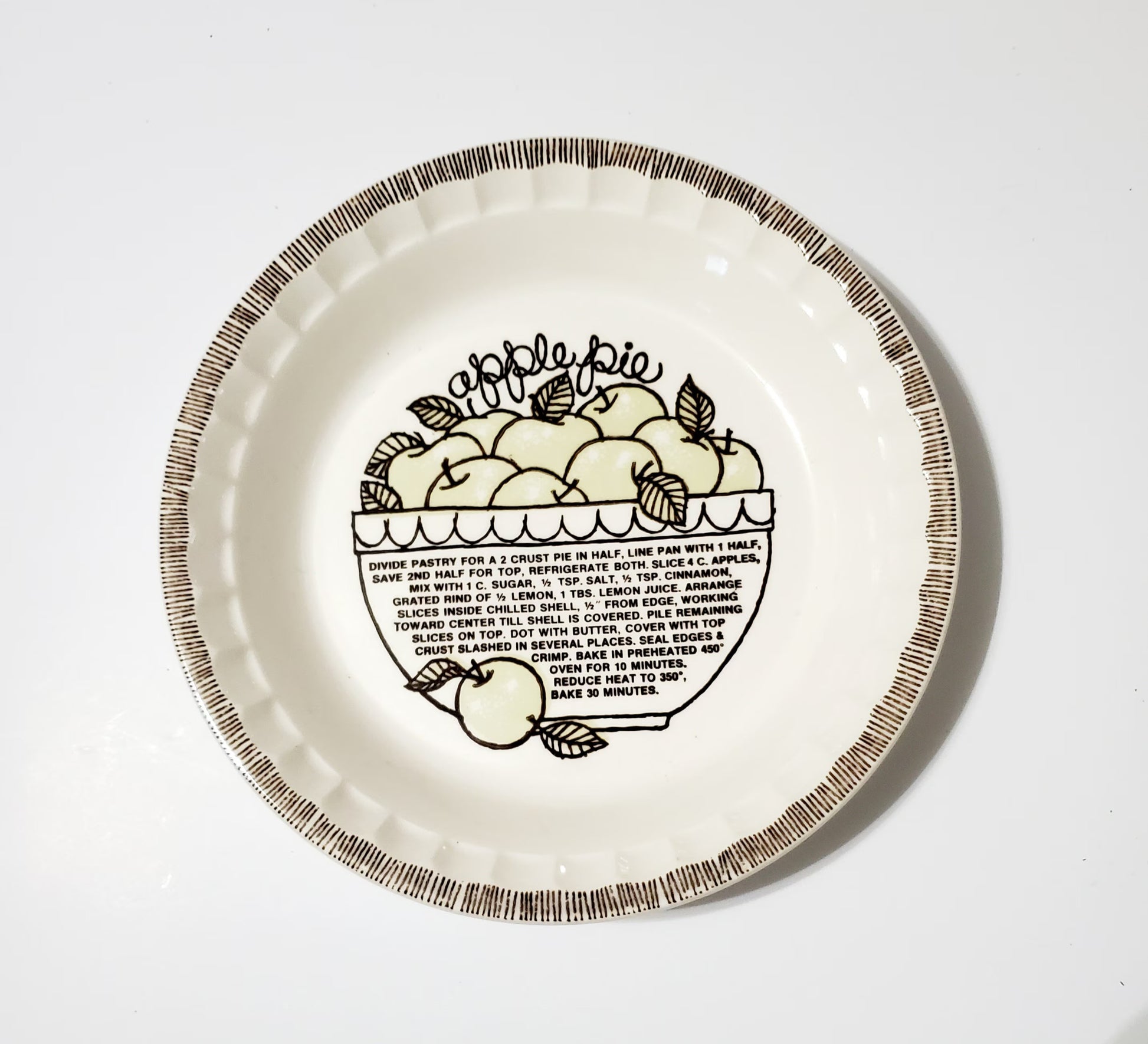 Vintage Royal China Jeannette Deep Dish Apple Pie Plate - Timeless Treasures  Emporium1