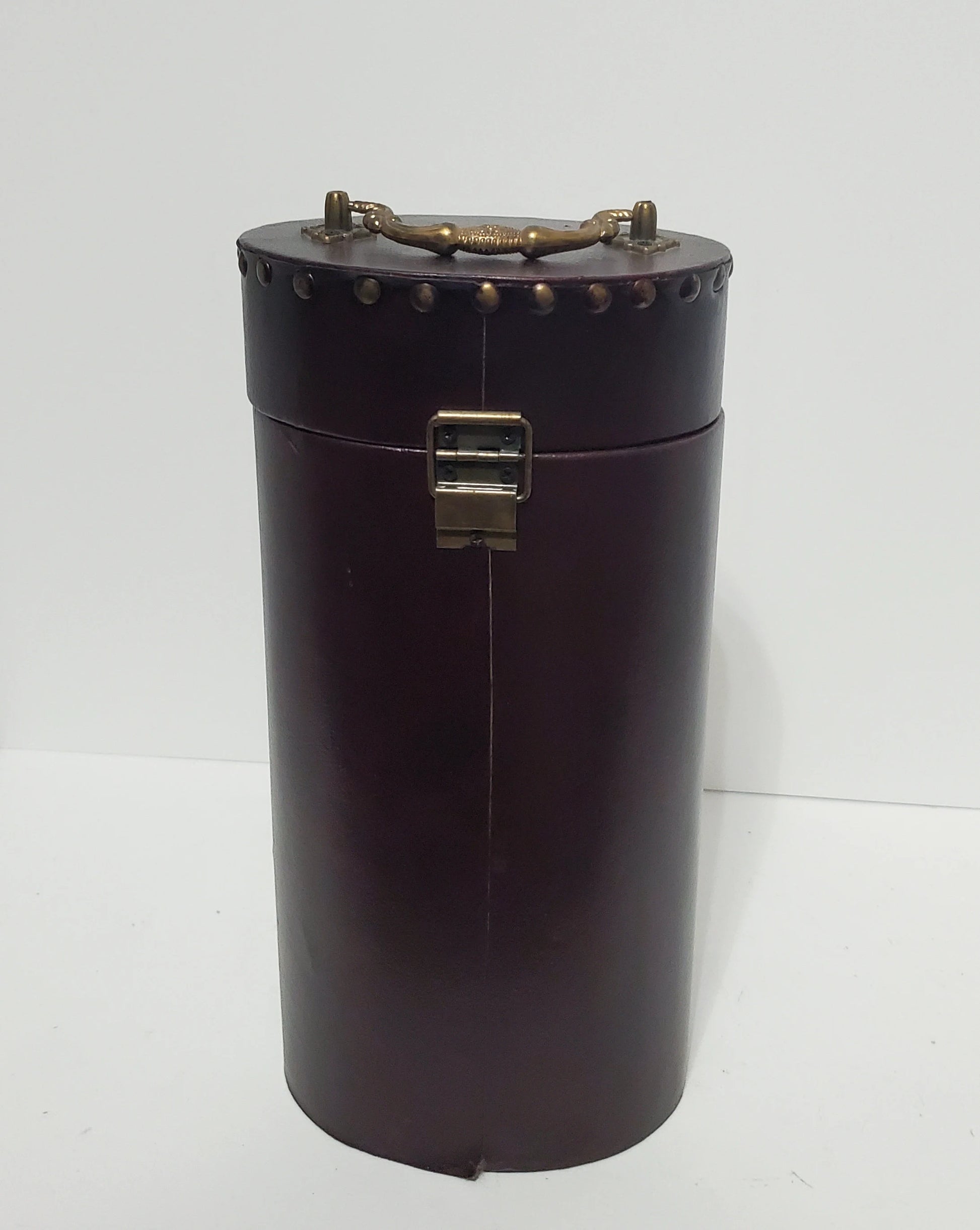 Decorative Distressed Old World Faux Leather & Oval Storage Carrier Wine Box  for Single Bottle - Timeless Treasures  Emporium1