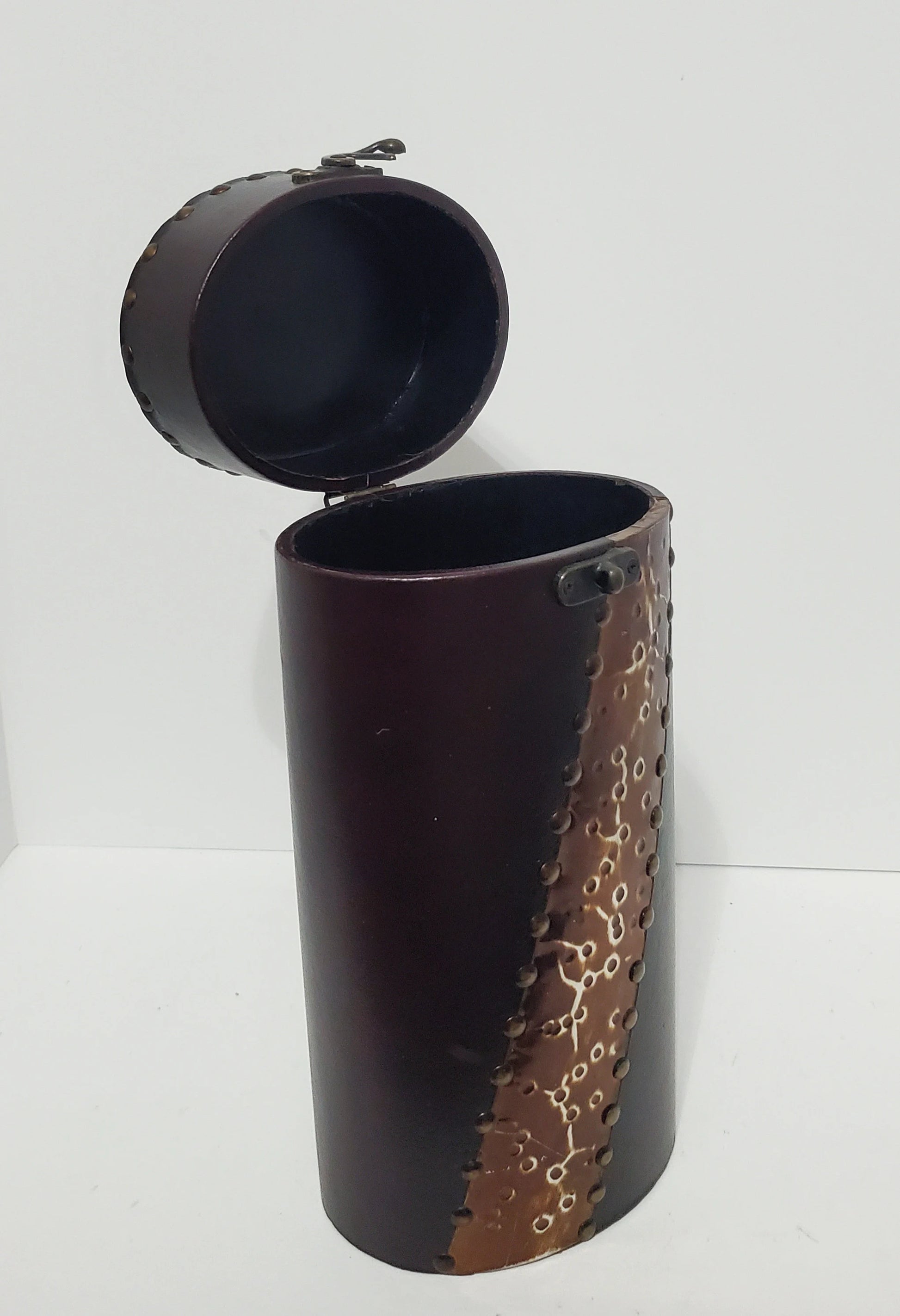 Decorative Distressed Old World Faux Leather & Oval Storage Carrier Wine Box  for Single Bottle - Timeless Treasures  Emporium1