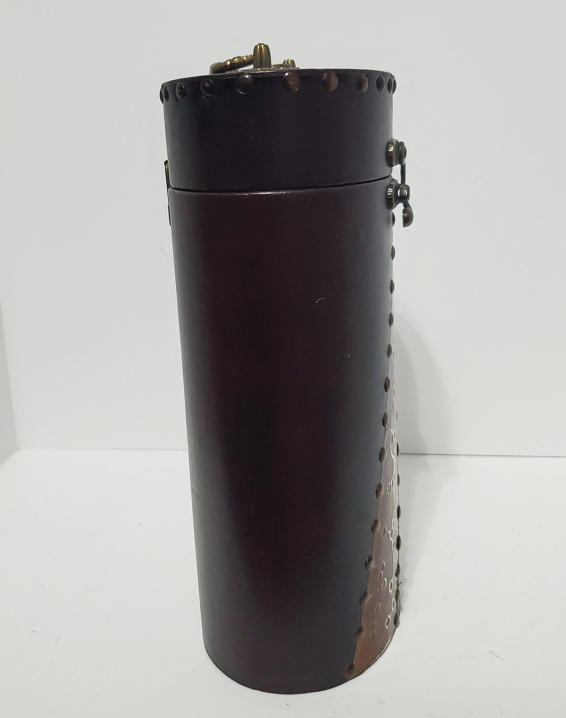 Decorative Distressed Old World Faux Leather & Oval Storage Carrier Wine Box  for Single Bottle - Timeless Treasures  Emporium1